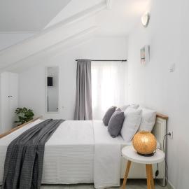 Eraora Lofts & Apartments Kefalonia, hotel in Lakithra