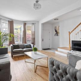 Modern Home 4BR 3BA - 20 Min to Timesquare, hotel di Jersey City