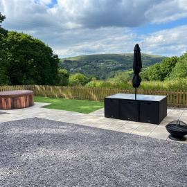 Three bed static caravan with fantastic views and hottub