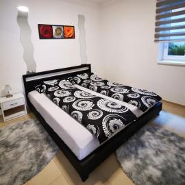 Neue Ferienwohnung、アンスバッハのホテル