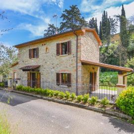 Cozy Home In Monte San Savino With Wifi