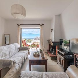 Seaside escape apartment، فندق في Saronida