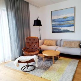 Downtown 2BR with Balcony & Free Secure Garage Parking
