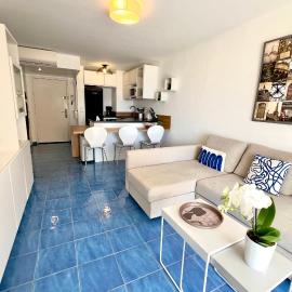 Golfe Juan - 4 People - Sea View - Swimming Pool - Garage, hotel i Vallauris