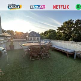 ROOFTOP - COSY FLAT Centre Senlis, hotel u gradu Sanlis