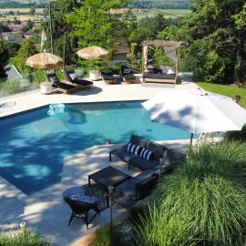 Domaine une HALTE، فندق في Reyrieux