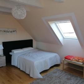 Helles Gästezimmer mit Kleinküche und Badbenutzung, hotel em Schwabmünchen