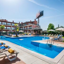 Hotel Isla de La Garena, מלון בAlcalá de Henares