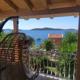 Blue Paradise Apartman 2, hotelli kohteessa Sevid