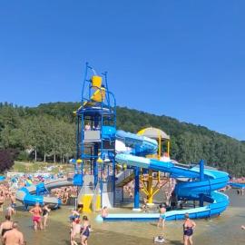 Viesnīca Góry Stołowe Camp - całoroczne miejsce na kamper, przyczepę lub namiot pilsētā Radkova