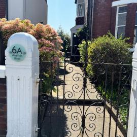 The Eaves - Victorian second floor, open plan apartment, hótel í Southport
