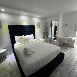 Douglas Highway Inn Hotel, hotel di Cabo Rojo