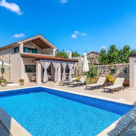 Lovely Home In Kresini, hotelli kohteessa Brusini