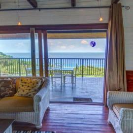 Seaview home, stone throw from beach, готель у місті Понта-ду-Ору