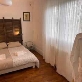 La chambre verte du gite de vendome، فندق في فوندوم