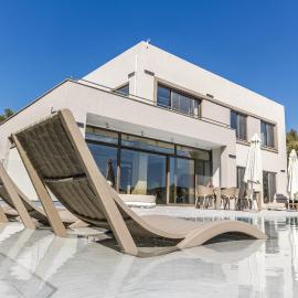 Presidential Beach Villa, hotell sihtkohas Alyfantá