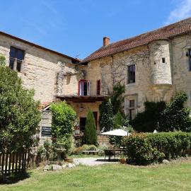 Château de Saint-Chamarand - Gîtes - Chambres & Table d'hôtes, hôtel à Saint-Chamarand