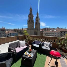ATICO Catedral Barbacoa y Aire sin ascensor By Apartamentos Logrono, hotel in Logroño