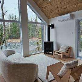 Chalet Le Hygge Hytte - Ski - Golf - Spa、セトフォード・マインズのホテル
