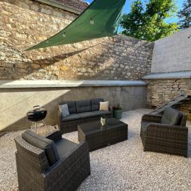 Viesnīca Le Ptit Gite de Chablis - Maison avec Cour en Centre-Ville pilsētā Šablī