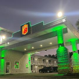 Super 8 By Wyndham Kingsland I-95 Naval Base Area, hotel v destinaci Kingsland