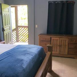 Airport Inn Roatan, hotel di Coxen Hole