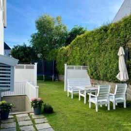 Down town apartment with outside area in villa: Kristiansand şehrinde bir otel