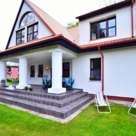 Holiday villa with fireplace and private garden