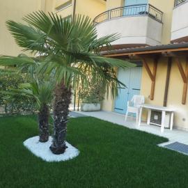 Residence Elisa Piano Terra con Giardino e Posto auto, хотел в Каорле