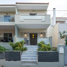 Comfortable 3-Bedroom Seaside Maisonette