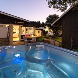 Luxurious Kiwiana Raumati Beachfront Home