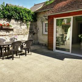 Gîte tout inclus au cœur de Descartes, idéal pour familles, proche sites touristiques, confort assuré - FR-1-381-586, Hotel in Descartes