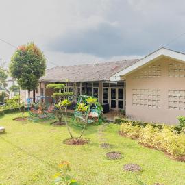 RedDoorz at House Of Dirga Cisarua Puncak, hotel em Brujul
