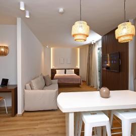 LOCAL SUITES - Nea Moudania Chalkidiki, hotel in Nea Moudania