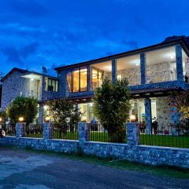 Lugina e Komanit, hotel en Koman