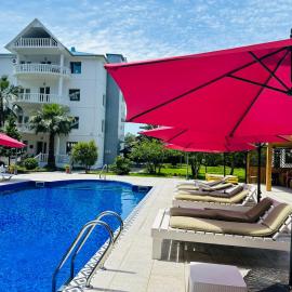 Claude Monet beach hotel, hotel a Ureki
