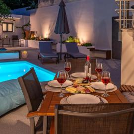 FD Luxury Suites