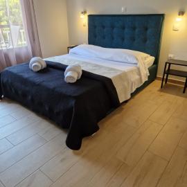 Above Apartments near the Airport, hotel in Artemida