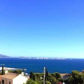 maison entièrement climatisée vue d'exception mer et rade de Marseille avec piscine 8 personnes