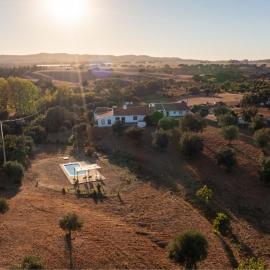 Além Monte Retreat, Peaceful Hideaway on the Alentejo Coast, hotel in Colos
