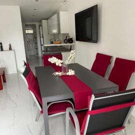 Fenyőmag Apartmanház, hotel in Balatonakali