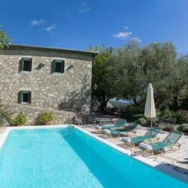 The Old House Guest House - Collection Villas, hotel a Kariá