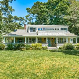 1 Mi to Beach: Cape Code Family Retreat w/ Patio، فندق في بورن
