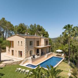 Finca es Foners en Felanitx con piscina y jacuzzis en suite