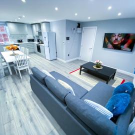 Spacious 2-Bedroom Flat in London - F3, hotel a Londres