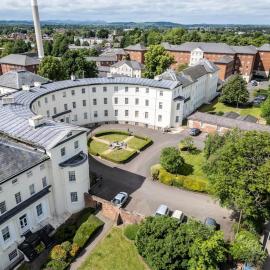 Regency Style Marvel Apartment 1-Bedroom Apartment in Gloucester with Parking, hotel in Gloucestershire