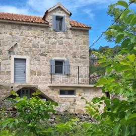 Stone house Gazda: Omiš şehrinde bir otel