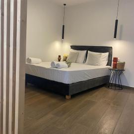 Oniropetra Luxury Suites, Hotel in Kastéllion