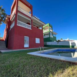 Chalet con piscina privada y aacc, hotel a Peníscola