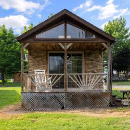 Deluxe Cabin Within Campground, Hotel in Mifflinburg